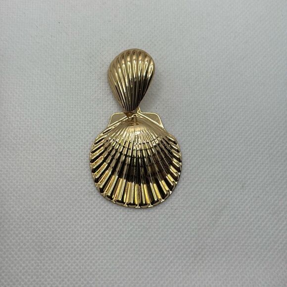 NWOT Double shell pendant earrings - Picture 2 of 3